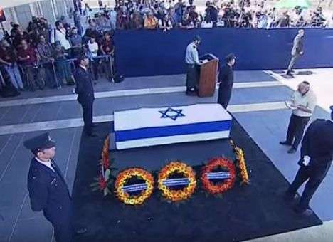 Мир прощается с легендарным политиком (ФОТО)