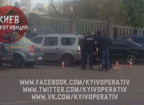 Под киевским вокзалом пулями изрешетили авто (ФОТО)