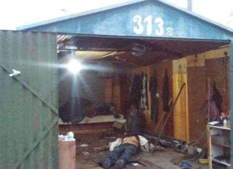 Под Киевом мужчина 70 раз ударил ножом друга (ФОТО 18+)