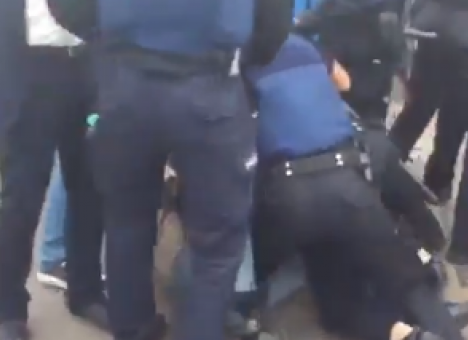 Столкновения под киевским судом сняли камеры (ВИДЕО)