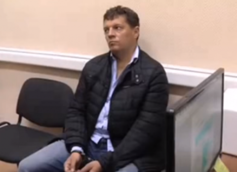 Наручники и люди в масках: Задержание журналиста Сущенко в Москве снимали на камеру (ВИДЕО)