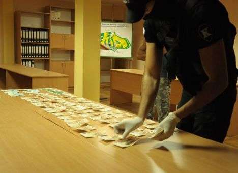 Закарпатские таможенники удивили СБУ тайником со взятками (ВИДЕО)