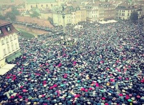 Дешево и сердито: Скандальный закон в Польше озолотит гинекологов Украины