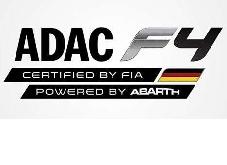 Гонщик Формулы 4 убежал от разгневанного соперника к стюардам (ВИДЕО)