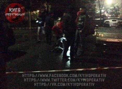 Опубликованы кадры с места ночного убийства в Киеве (ФОТО)