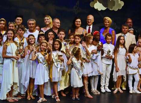 Украинская девочка признана одной из самых красивых в мире (Фото)