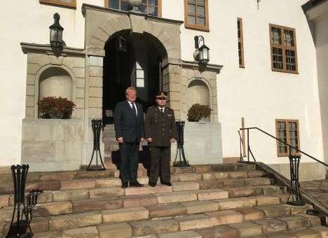 Ради Полторока в Швеции перекрыли трассу от аэропорта до города (ФОТО)