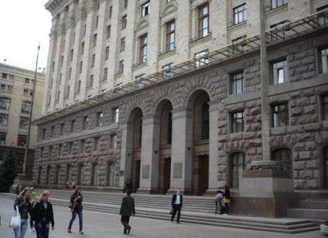 Журналисты выяснили, как можно провести в мэрию Киева медведей