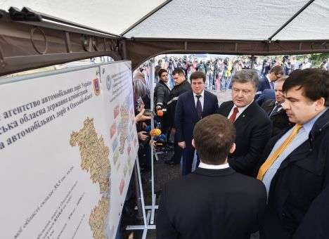 Порошенко увидел, как сегодня выглядит «дорога смерти» (ФОТО)