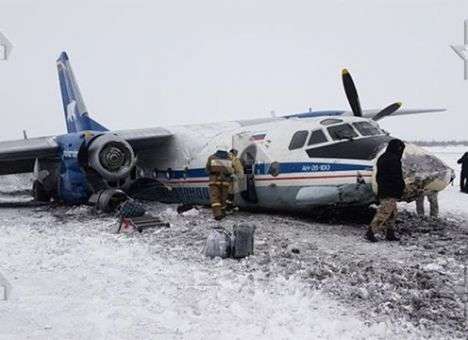 Снимки с места жесткой посадки пассажирского самолета, севшего на «брюхо» в снег (ФОТО)