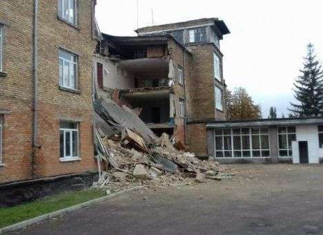 Спасатели озвучили детали обрушения школы под Киевом (ФОТО)