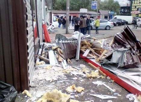 Загадочный погром: Более 30 легальных киосков превратили в груду металла (ФОТО)