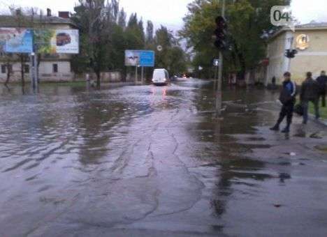 Не доплыть, не доехать: Тысячи одесситов не могут попасть на работу (ФОТО)