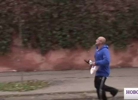 Опубликованы кадры, на которых одессит бежит по бульвару и размахивает ножом (ВИДЕО)