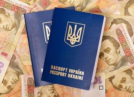 Тысячи крымчан не отказались от украинского паспорта