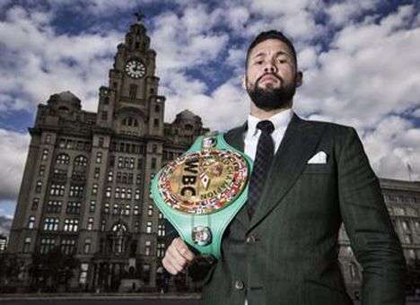 Британский тяжеловес трижды отправил соперника в нокдаун (ВИДЕО)