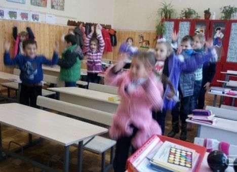 Спасаясь от холода, школьники Одесчины танцуют на уроках (ФОТО)