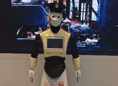 В Дубае начнет работать первый робот-полицейский (ВИДЕО)