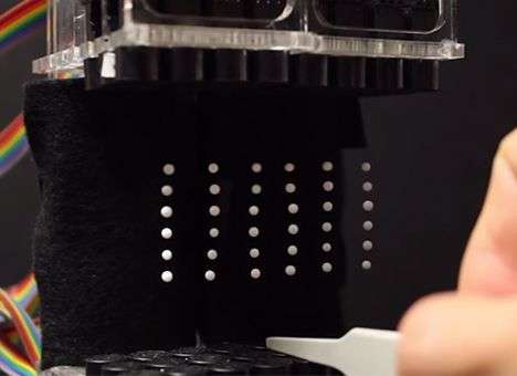 Представлен дисплей из маленьких летающих шариков