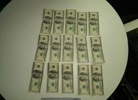 В киевские банки несут фальшивые купюры (ФОТО)