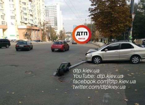 В Киеве прохожие стали свидетелями боевика (ФОТО)