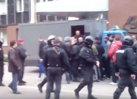 Под Киевом полсотни молодчиков приехали на предприятие «устраиваться на работу» (ВИДЕО)