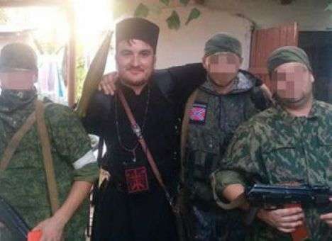 Опубликованы снимки священника боевиков (ФОТО)