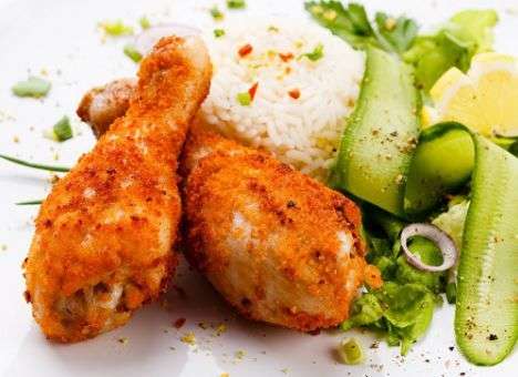 Чем лучше закусывать алкоголь, рассказал диетолог