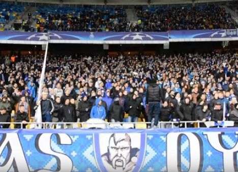 Автомийник Моторола жив в чужій хатині: У футбольных фанатов новая кричалка (ВИДЕО)