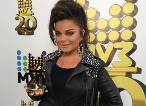 Эстрадную «русалку» наказали за жизнь в России (ДОКУМЕНТ)