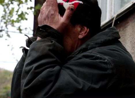 Передайте в РФ, они хуже фашистов: Житель Водяного расплакался перед журналистами (ВИДЕО)