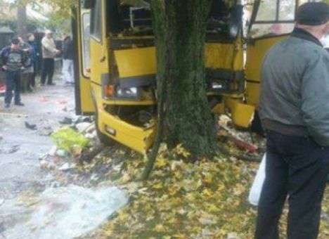 Опубликованы кадры с места ДТП во Львове, в котором пострадали 16 человек (ФОТО)