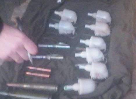 Девушки, которых женщина-водитель подобрала на Донбассе, оказались «взрывоопасными» (ФОТО)