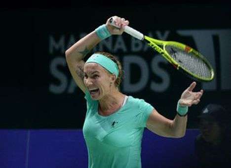 Российская теннисистка постригла себя во время матча (ВИДЕО)