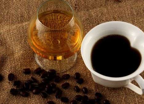 Ученые выяснили шокирующие правду о смеси алкоголя с кофеином