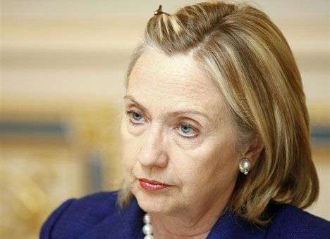 У нее не все в порядке с головой: Опубликовано письмо помощницы Клинтон