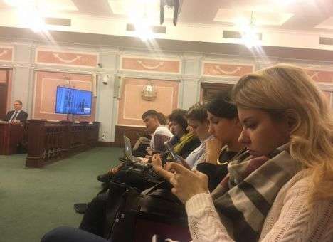 С улыбкой и в вышиванке: Как Савченко появилась в российском суде (ВИДЕО)