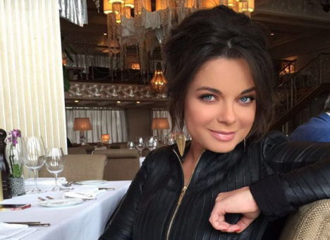 Спеть про Путина и сменить помаду: Королевой назвали условия для въезда в Украину