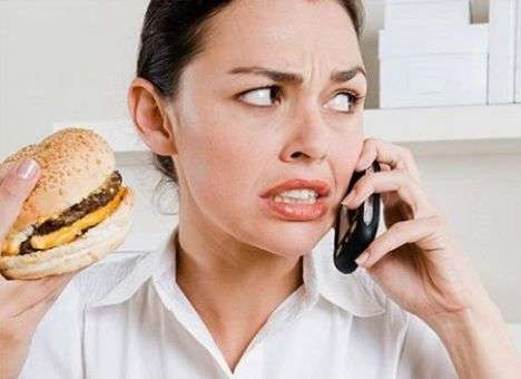Специалисты рассказали, чем полезно заедать стресс