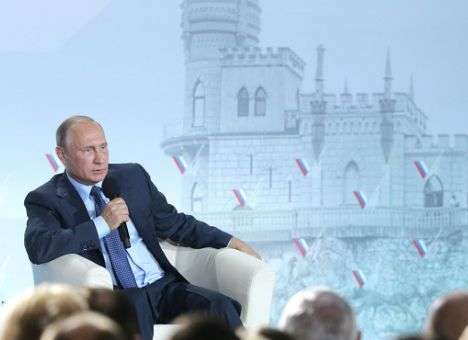 Путин в Крыму рассказал об «удивительных идиотах»