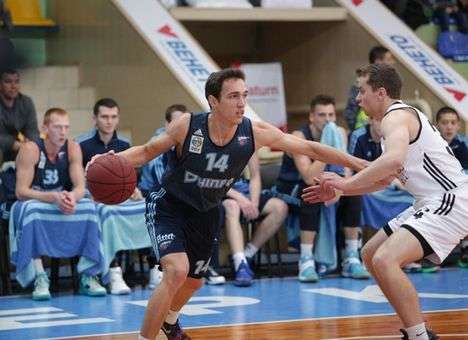 «Будивельник» и «Днепр» выиграли матчи Суперлиги