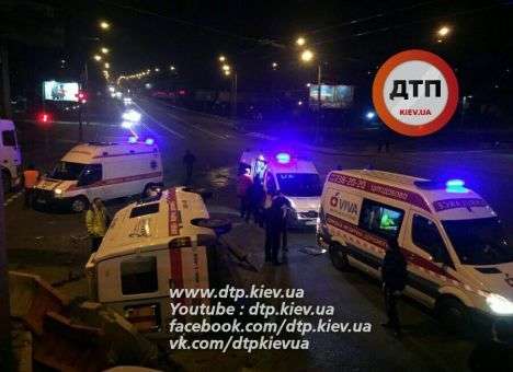 Опубликованы кадры с места смертельного ДТП в Киеве с участием «скорой» (ФОТО)