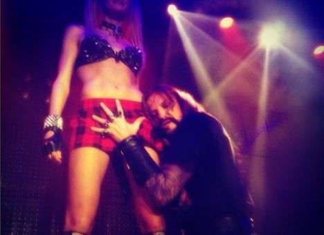 Известный российский артист сделал неприличное предложение Клинтон