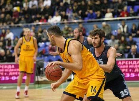 «Будивельник» стал лидером Суперлиги