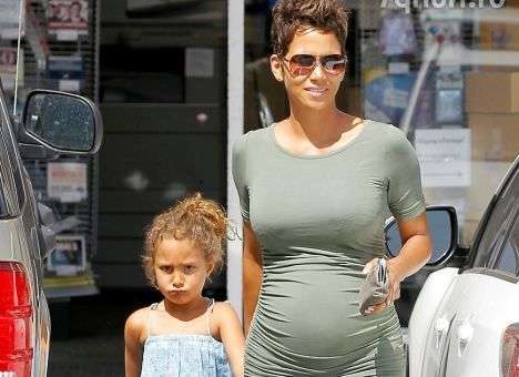 Знаменитости, которые стали мамами после 40 лет