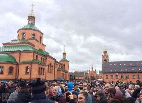 В Киеве более 5 тысяч верующих присутствовали при дарении святынь (ФОТО)