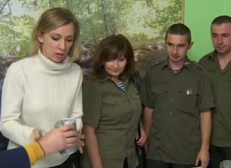 Подчиненная Лаврова устроила «застолье» с поляками (ВИДЕО)