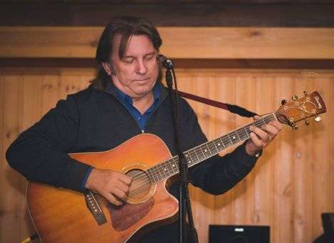 Скандальный российский певец засобирался в Киев на Евровидение