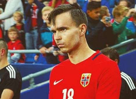 Футболист сборной Норвегии на год остался без футбола за фразу арбитру