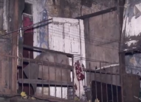 В Одессе рухнувший потолок едва не убил семью (ВИДЕО)